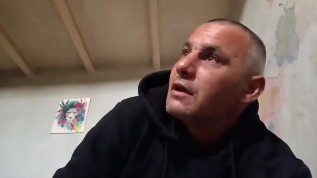 Ádám Möbil löbassza Szöbinát: "Többször mögkértelek már..."