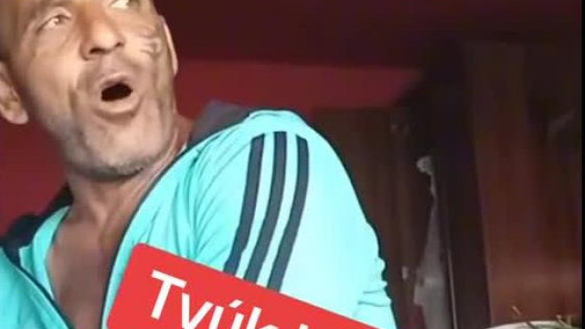 Nájk Zsòt Ellának: " Olyan a beled mint a tyúkoknak!"