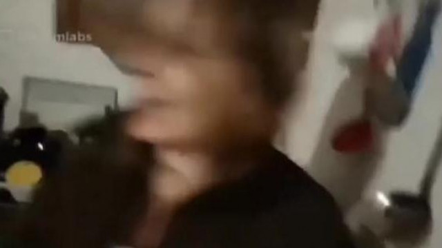 Kaffka Tibi a "Gyelekuxokkal" beszélget amikor jutka belép és elkezd őrjöngeni