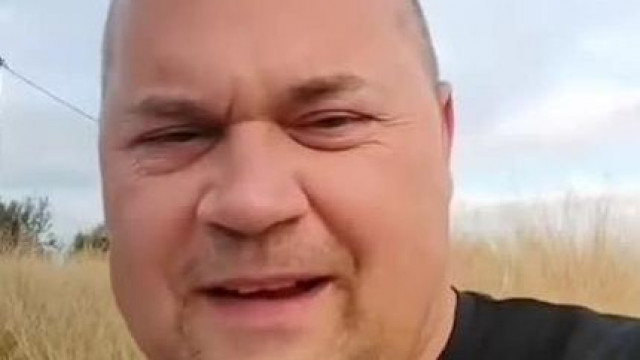Mc Isti szakszerűen elmagyarázza hogy mit jelent az "UPLOÁD" és a "DOVLOÁD"