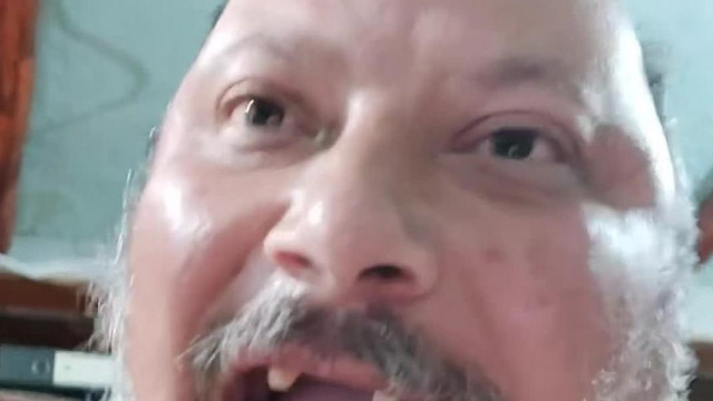 Beszélő tojás dühösen koldul
