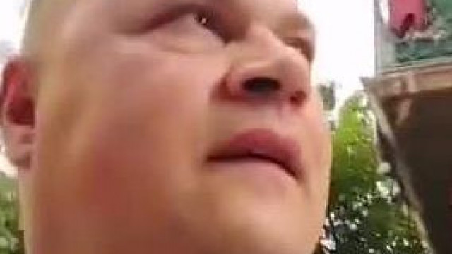 MC Szarosánusz jelentkezik a görög gettóból/putriból + járókelőket kameráz
