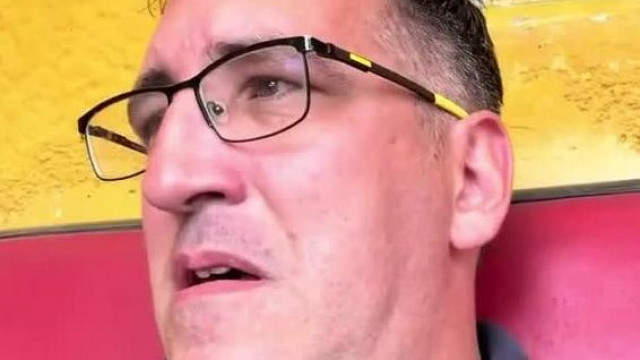 Az autista pedofil meleg Sodi sír és a saját anyját nyomorékozza