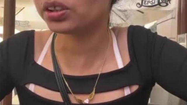 Bangladeshi Cigányfejű Loca Pantera jòkat falatozik Subival majd hirtelen közli, hogy be fog fosni