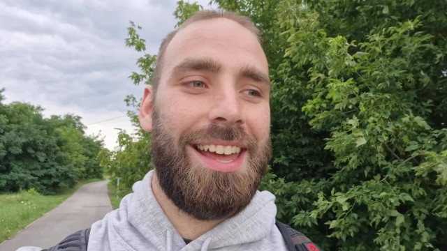 Az agymenéses Károly Király visszatért!!!