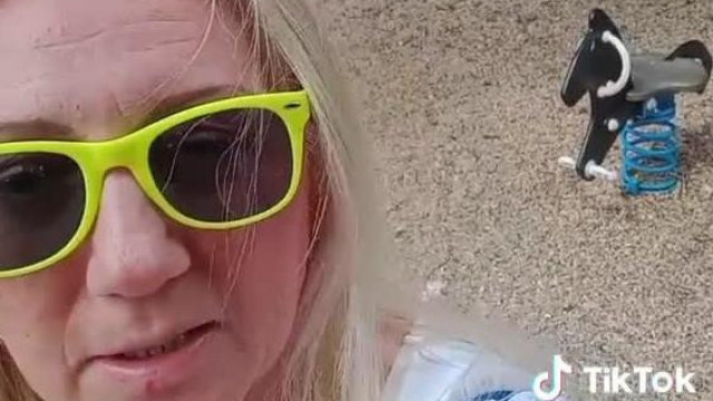 Lògò Tehéncsöcsű Zàmbò Árpi fejű Jázòka gyerekeket szeretne Castingolni az üres játszòtèren