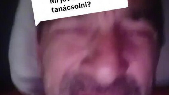 Táky Bá forgalmi vizsgával kapcsolatban kap egy kérdést, erre gyűlölködni kezd