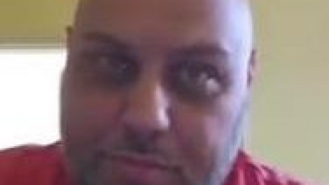 (HANGOS!) Busák MC Isti hangüzenetét hallgatja, amiben szidja és közli hogy letiltotta megint