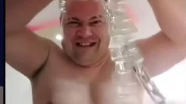 Mc 500 Hònapos Csecsemő széttépi magán a WC láncot