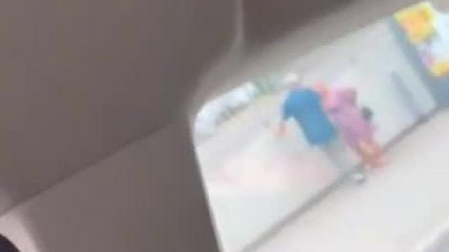 Varga Irén spotting + teli torokbòl üvöltözik Lacikával az utcán