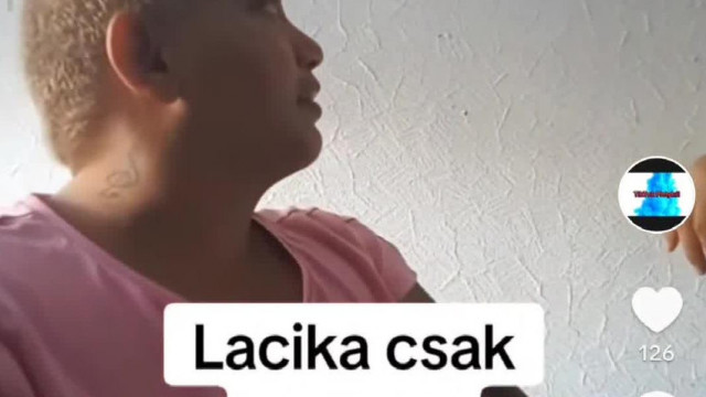 Varga Irén lebassza Lacikàt mert live közben àtsétál a szobàban