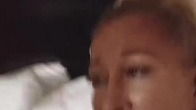 Dòczi Imi az àgyban fekve balhézik Edytramplival mert az mèg mindig liveozik