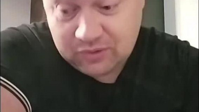 Mc Isti szerint a Földön különböző emberfajok születtek de a Romàkat ki kène irtani