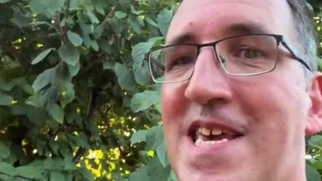 Autista SoDI üzen Laurának: "Na idefigyelj, te zsírban úszó szar Lamantin!"