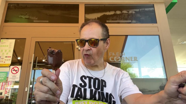 Vénbuzi Sada papa magnummal flexel: Mert megtehetem (2024  aug. 14.)