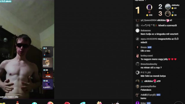 Pattanásos Jolly nagy erős bordáival flexel a tiktok liveban