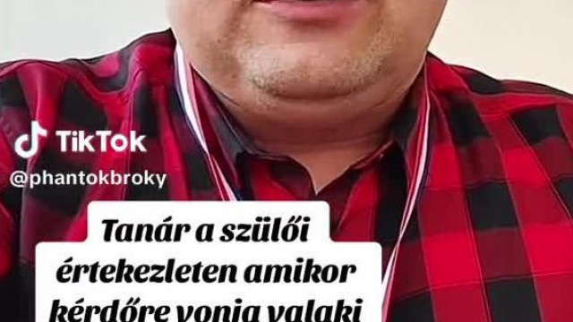 Mc Isti olimpiai lànccal a nyakában, vicsorogva gyerekezik