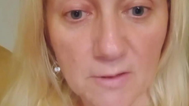LisztesZsák képű selyem JaZó tévképzeteket kerget a háza előtti téren. Gyilkos fiatalokról képzeleg (+LEAKELI a cimét)