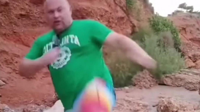 Mc Bélpoklos bemutatja hogy mi az a "Muhájtáj"