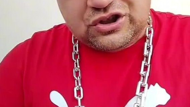 MC nőhiányos Incel a buszon látott vörös hajú csajra gyűlölködik