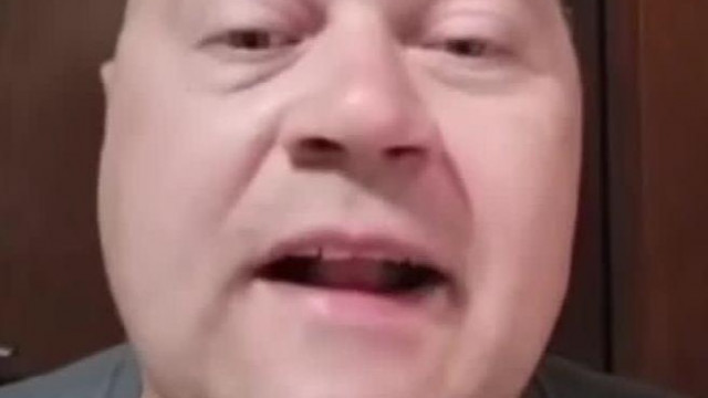Mc Örökszűz màsokat hibáztat azèrt mert nem tud elhelyezkedni Magyarországon dolgozni