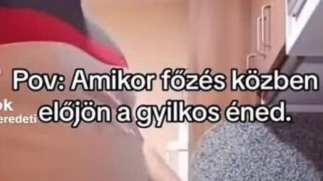 Mc szar keménykedik a késsel hagymavágás előtt (rövid részlet)