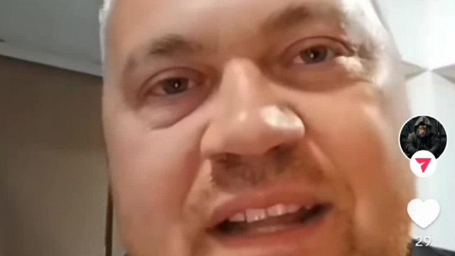 Pista bácsi megint rettegve gyűlölködik, mert beírták neki hogy: "Menekülsz"