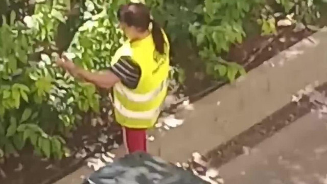 A skizo Selyem Jázó egy másik skizot videóz és fikáz