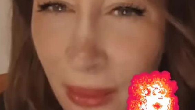 Edytrampli live közben gyűlölködik ès màsok gyerekènek a halàlàt kívànja