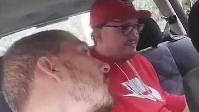 Iszaszos Tryutyi live öregasszonnyal: Beb@szva próbálják beindítani a kocsit