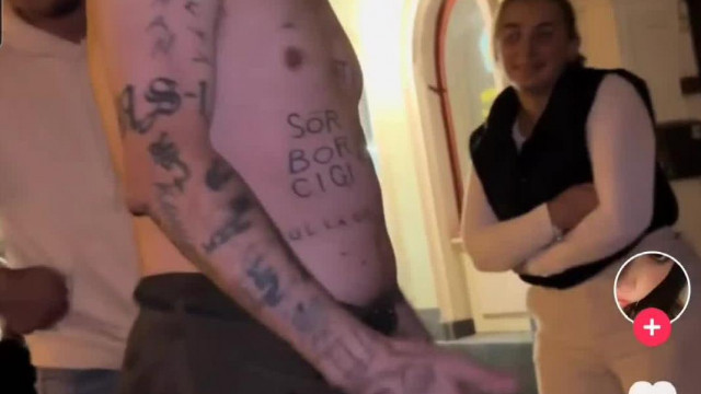Bartos Möster Behugyozva, egy búbbal a fején osztja a világnézeteit