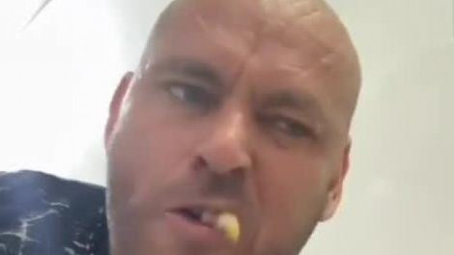 SztívKamuMester undorítò mòdon lapàtolja be a kaját Subi Roland stílusban
