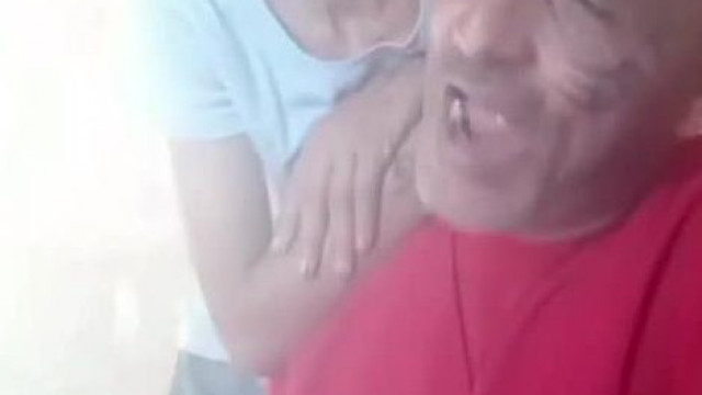 A Fogatlan Nàjk Zsòt üvöltözik Maugli Ellàval, mert eltörött a merőkanàl