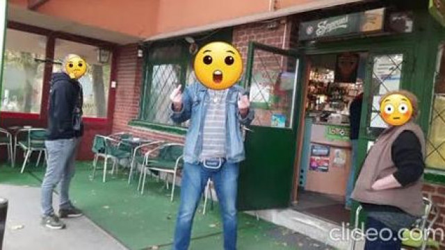 Viselkedni képtelen Tranyó Dani sírva üvöltözik, mert elzavarták a kocsmai vendégek