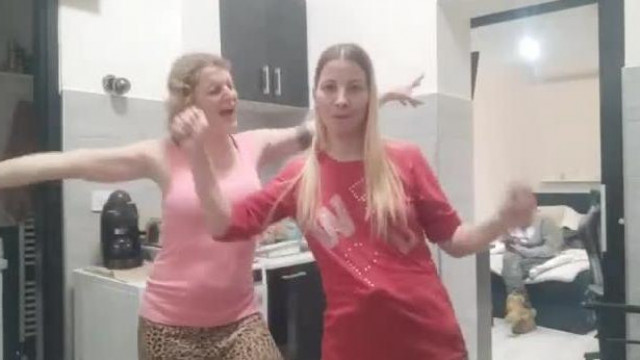 Kaffka Tibor Mercédesz - Felszopóval táncolos live Varanggyal: Oksa Minden.