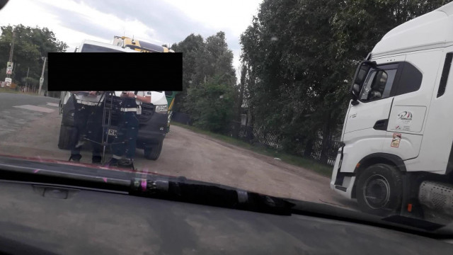 Hári tranyó veszi, ahogy megbüntetik a rendőrök gyorshajtás miatt: VÉGE. MEGALÁZTA RITÁT.