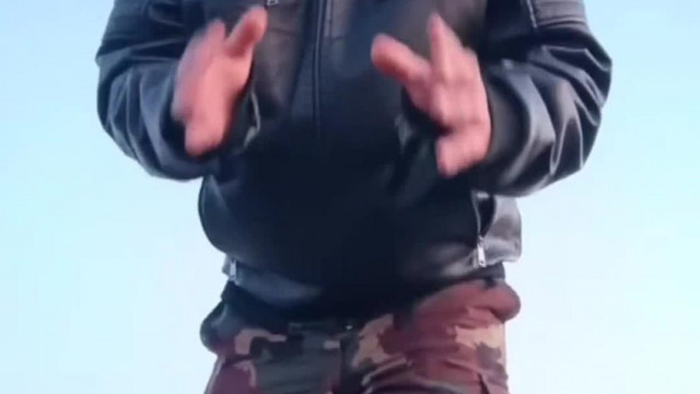Retardàlt Mobilsz most elègedett mert Őt màr képviselik a Magyar Politikában