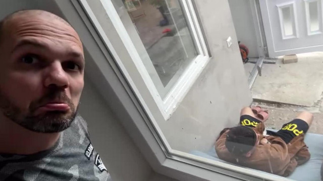 Herbert Patreon kontentje: Haverjai lebuzizása, csaja fürdőszobájában dohányzás, munkakerülés.