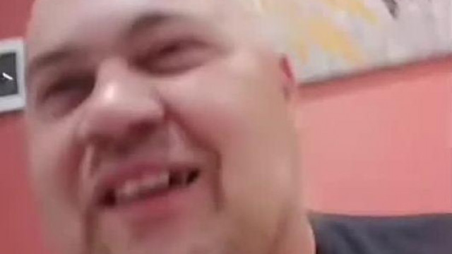 MC székletmánia  új "zenéje" - Fejeden a szar