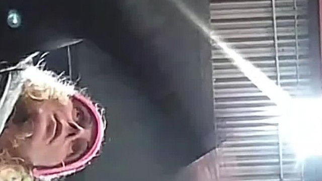 Bicskás tranyó egy csövessel balhézik, majd előveszi a ,,szurit"
