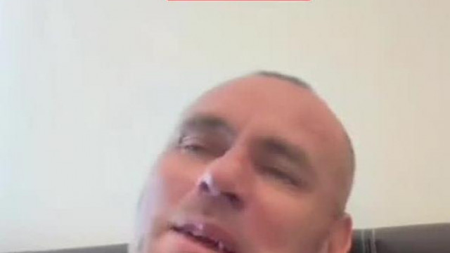 Baràzdafejű Sztív szívesen cumiztatna màst mert a barátnőjènek már fàj a szàja