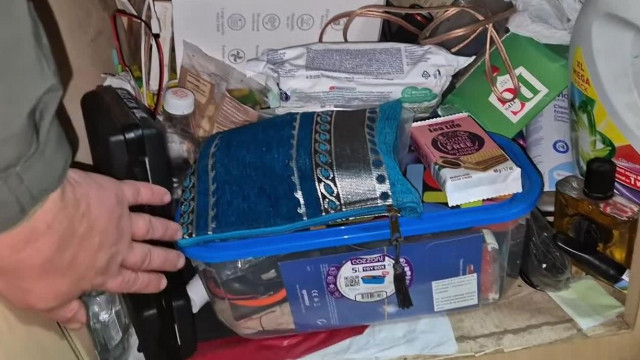 Alex burkolt fenyegetése a trolloknak - Gáz riasztó fegyver doboz mutogatás és paskolás