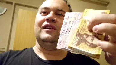 Mc Isti felveszi a nagy pénzeket, és üzen a Tőrők nek