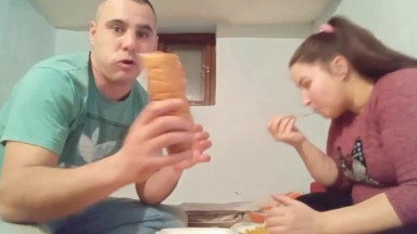 Ádám Mobil： Évi Falatozója Girosz Tál