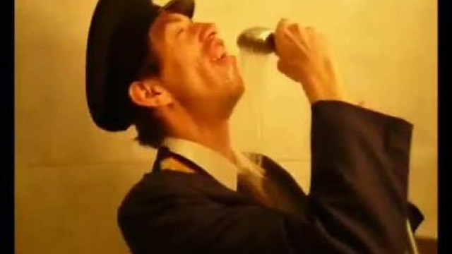 Mr. 4 Oktáv Dolly Rambó fürdőszobájában előadja: Titanic (retro)