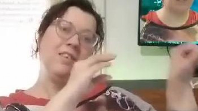 Széles Mirjan ft. humortalan debil Bariadd: Rázza rázza (a dömperpicsáját)