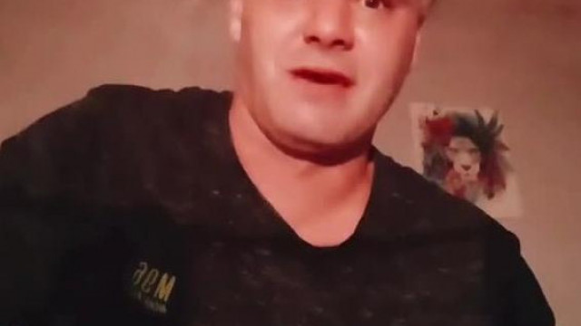 Az iskolázatlan munkakerülő, alkoholista Edemsz Mobilsz politizálni próbál