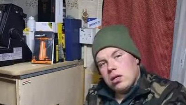 Koldus Alex bebaszva lájvozik, de azt mondja hogy fáradt