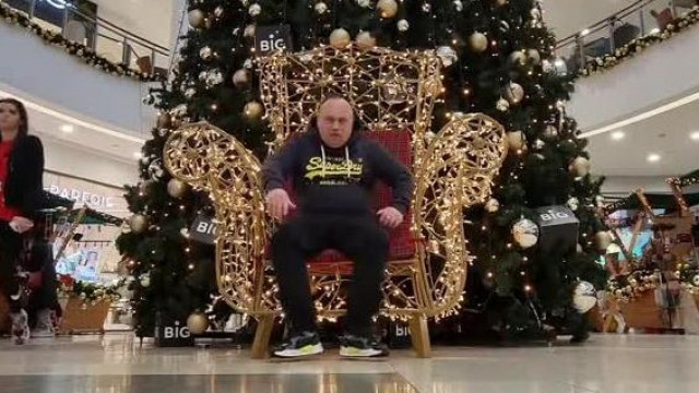 Mc Gömbhal Boldog Karàcsonyt Kívàn a Magyaroknak