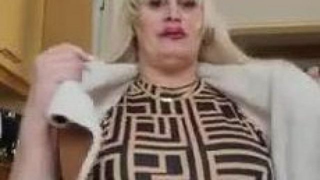 Publikus Szabika gyűlölködik: källai teletabi fejü nikinek!!!